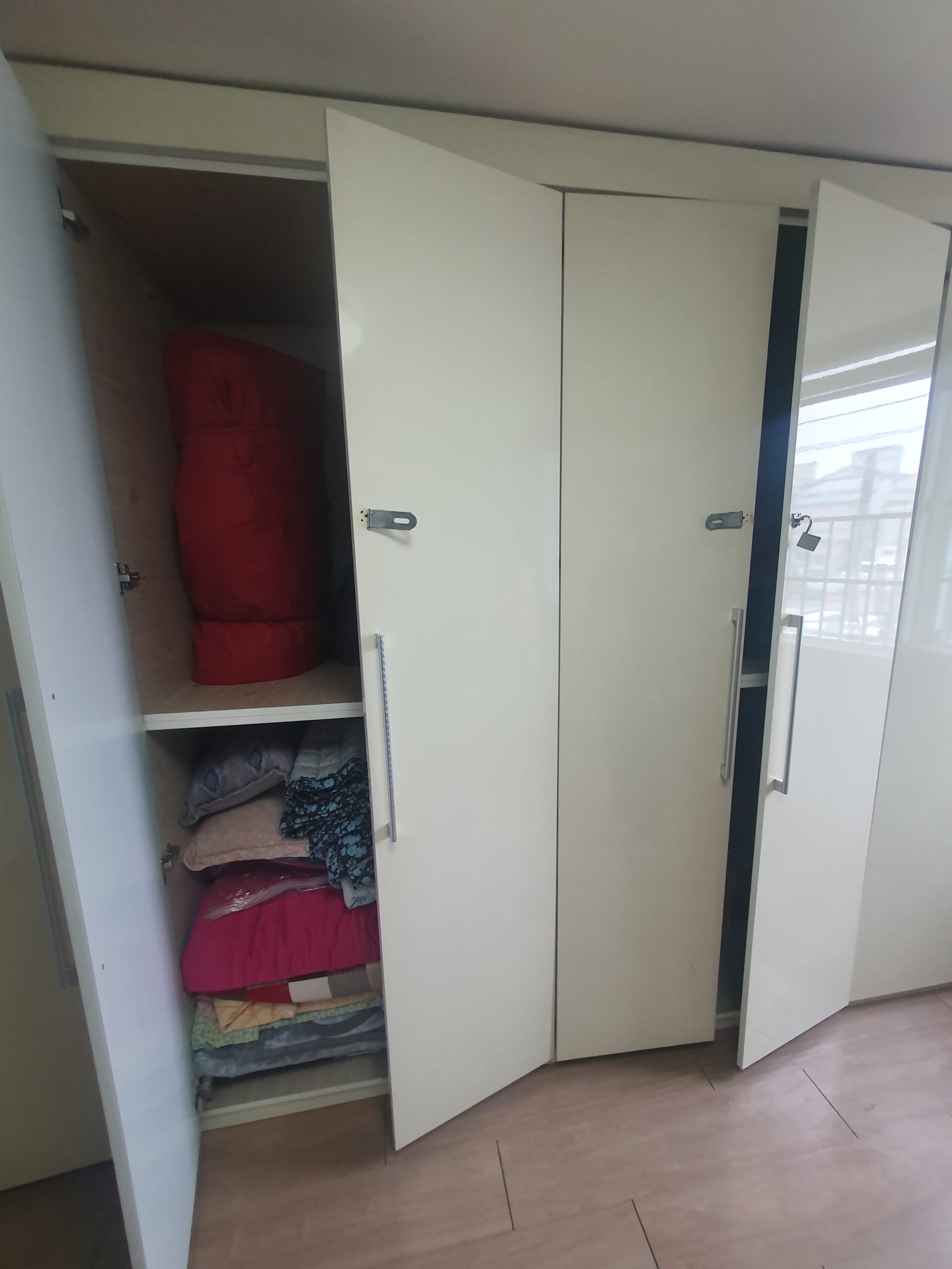 노후된 붙박이장 전경