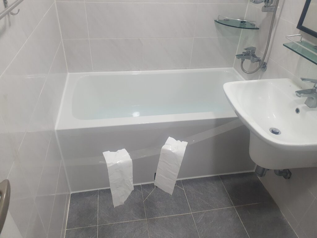 욕조교체 완료 욕실 모습