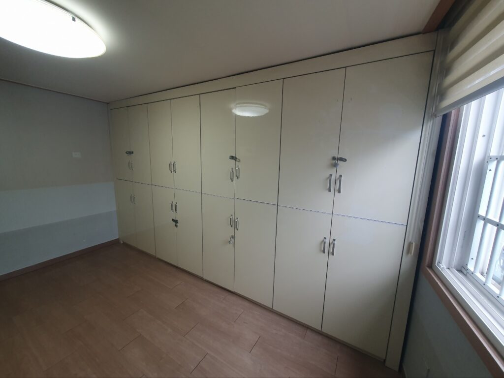 수리 완료된 붙박이장